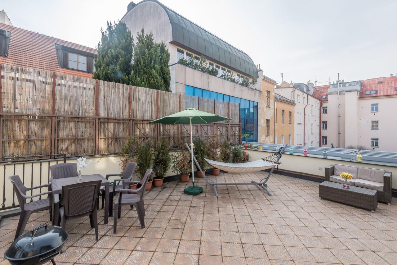 Spacious Apartments In The Heart Of Prag Exteriör bild