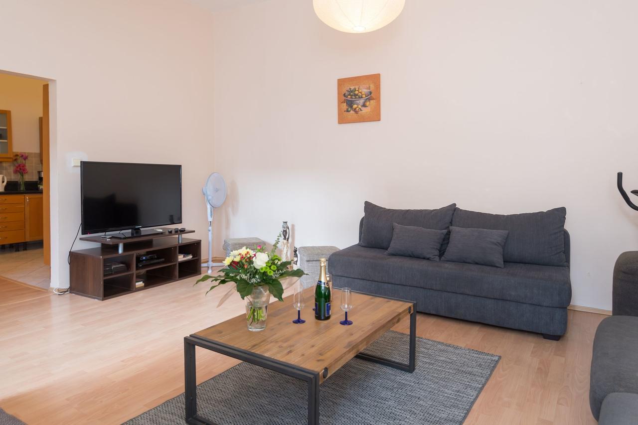 Spacious Apartments In The Heart Of Prag Exteriör bild