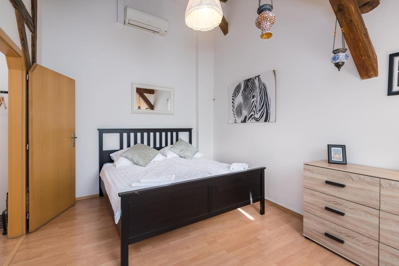 Spacious Apartments In The Heart Of Prag Exteriör bild