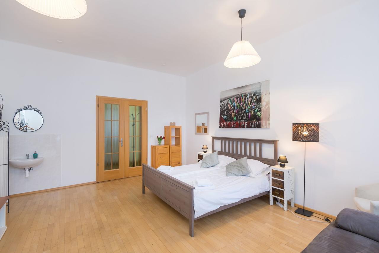 Spacious Apartments In The Heart Of Prag Exteriör bild