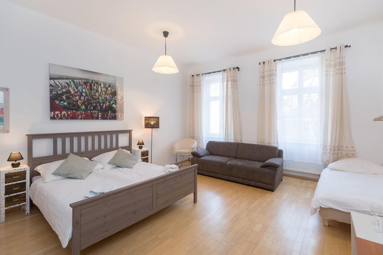 Spacious Apartments In The Heart Of Prag Exteriör bild