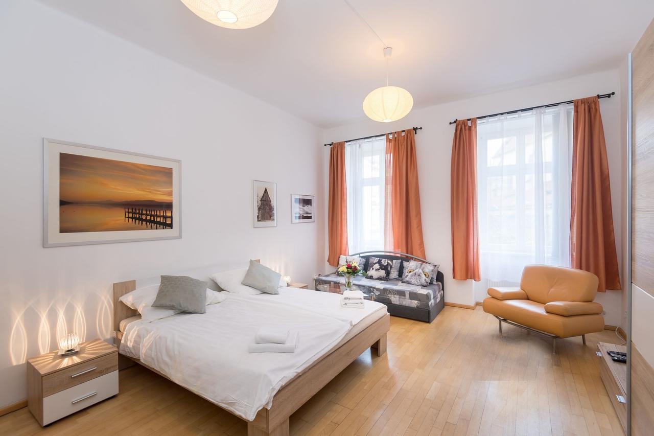 Spacious Apartments In The Heart Of Prag Exteriör bild